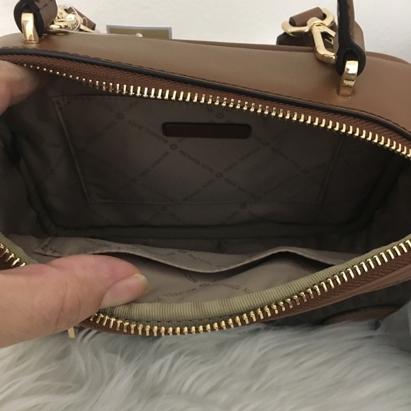 Last one ✨Michael Kors Crossbody Bag - Picture 6 of 8